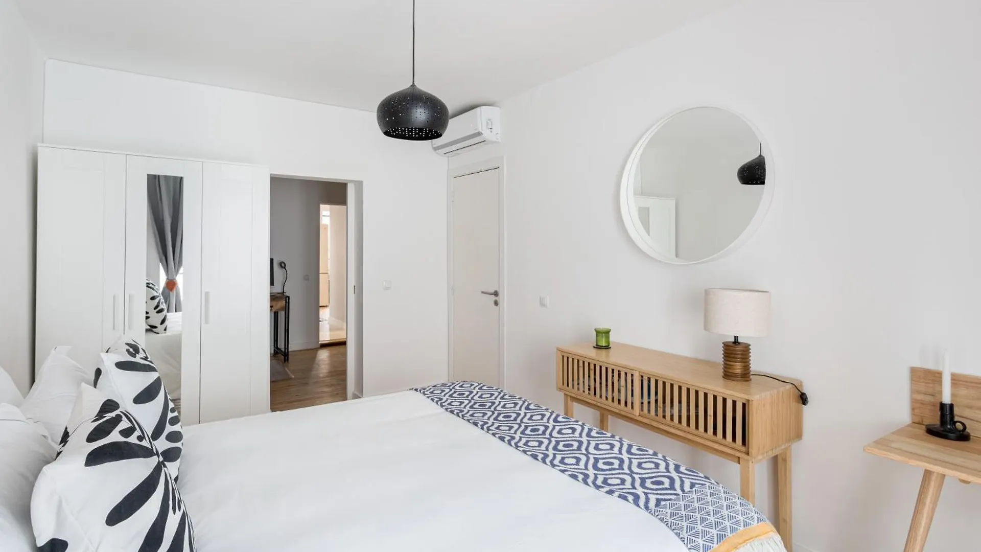 Joivy Bohemian Flat With Study Near The Centre Apartment Lisbon